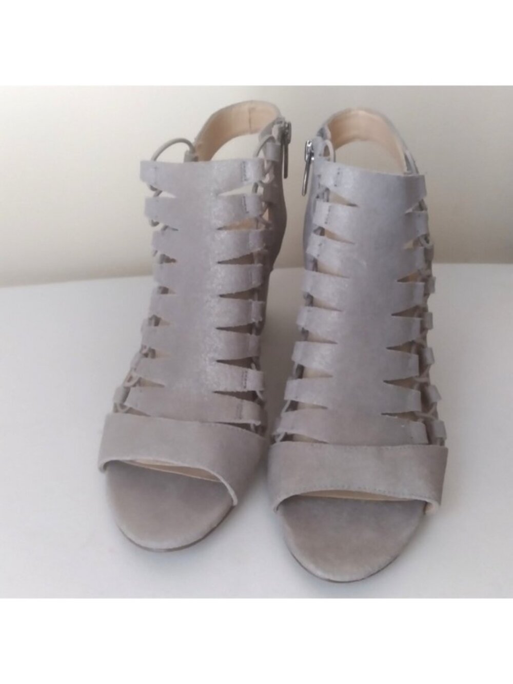 Vince Camuto Silver Gray Shimmery Bungee Strappy Evening Stacked Block Heels 8.5 - Picture 3 of 11